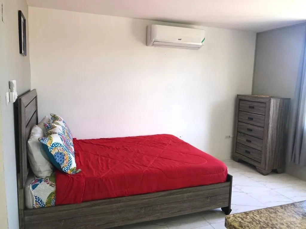 Sea Castle Montego Bay -1-Bedroom Beachfront Escape With Stunning Views Jamaica